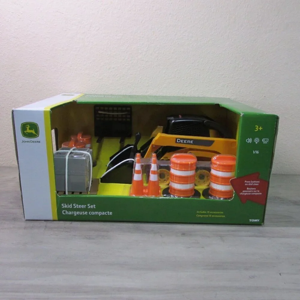 John Deere TOMY Big Farm Skid Steer Set Barrels Cones 1/16 LP77344